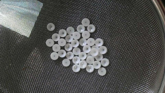 Bocas que pulen con chorro de arena de cerámica de cerámica de las piezas 6.0g/cm3 de la alta de la dureza circona de la densidad