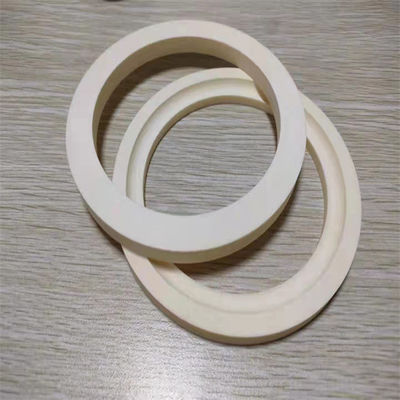 Los anillos de cerámica 3.9g/Cm3 del alúmina de alta resistencia de la fractura llevan - resistente