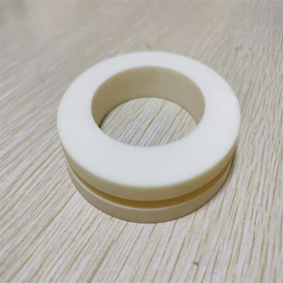 Los anillos de cerámica 3.9g/Cm3 del alúmina de la alta precisión llevan - resistente